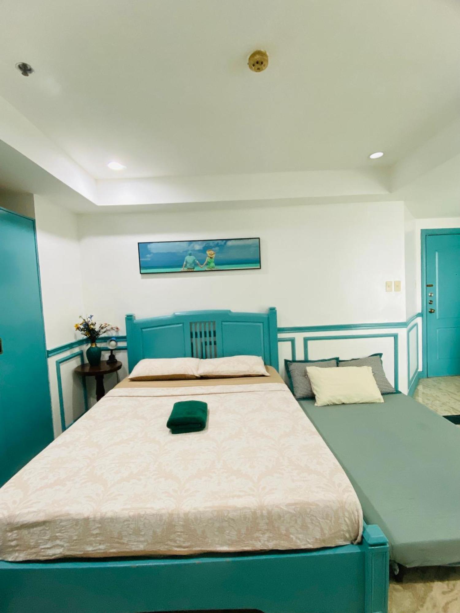Baywatch Tower Hotel Манила Екстериор снимка