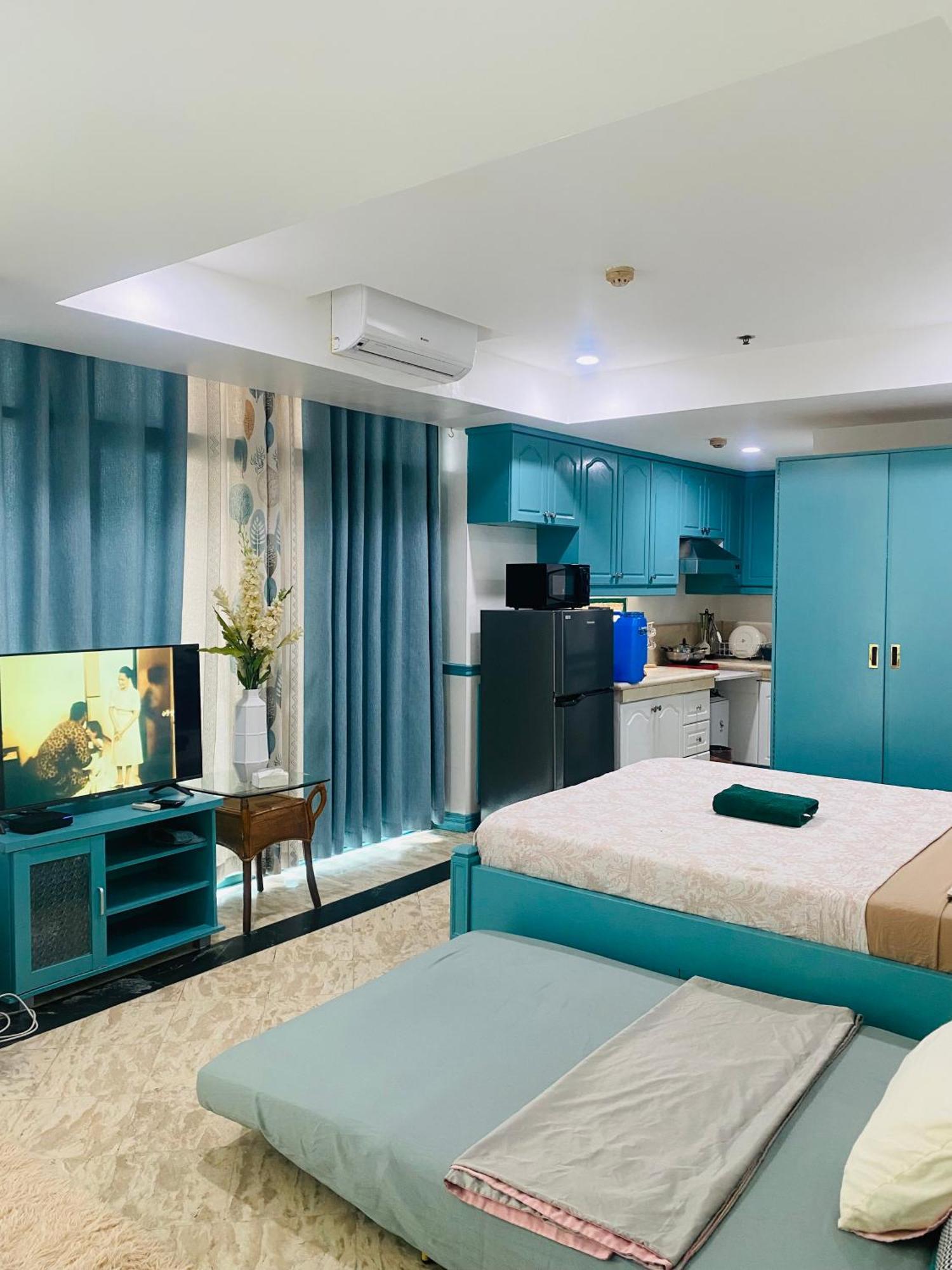 Baywatch Tower Hotel Манила Екстериор снимка