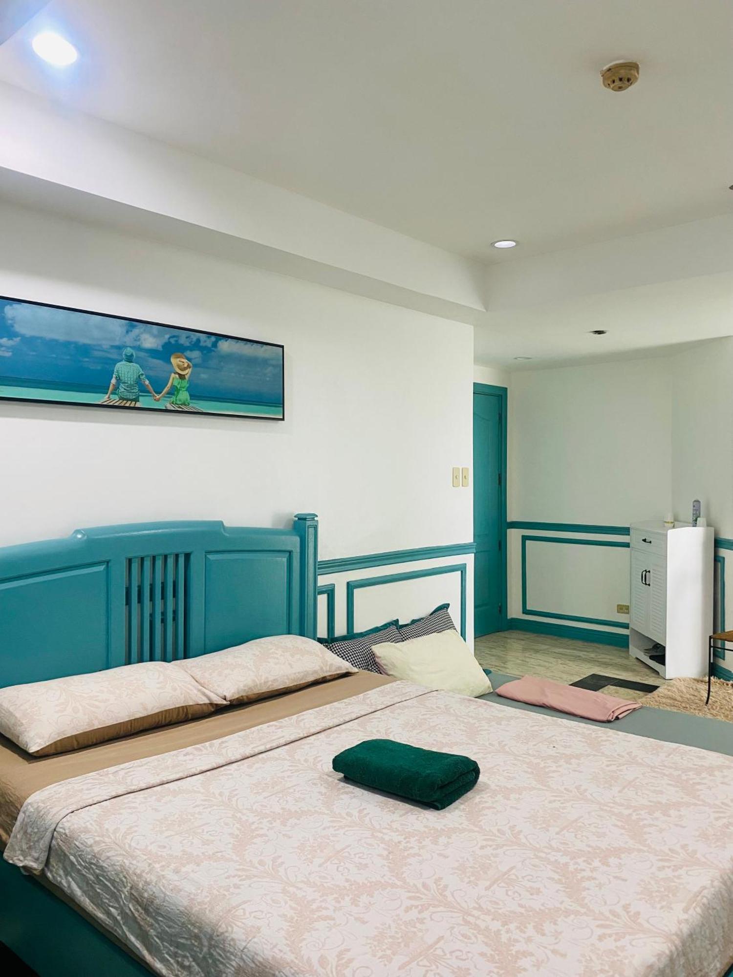 Baywatch Tower Hotel Манила Екстериор снимка